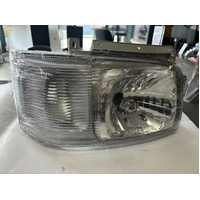 **SMALL CRACKED** Headlight RIGHT For TOYOTA Hiace 2005-2009 TRH KDH VAN 200 Series LWB SLWB MX-200-RH